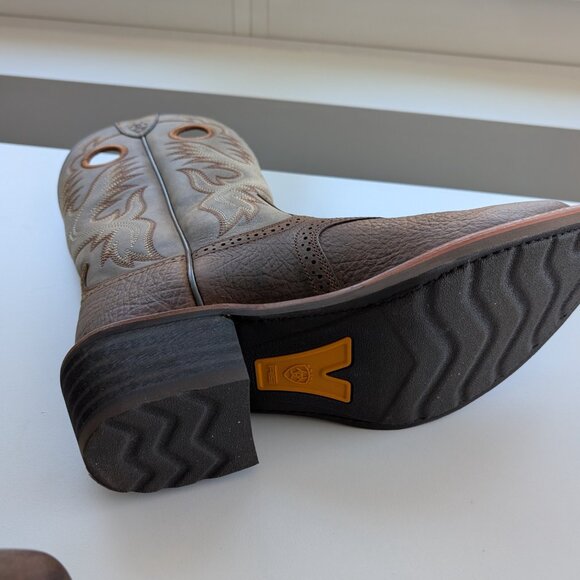 Ariat Heritage Roughstock Western Boot - 9 EE (Wide) - Earth / Brown Bomber - Picture 3 of 8